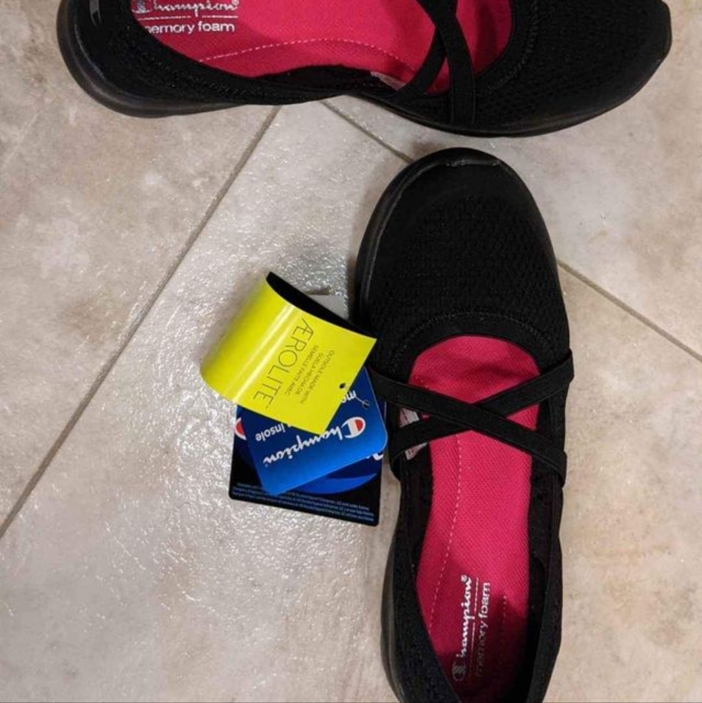 Women's ballet flats. Champion, size 7, black.